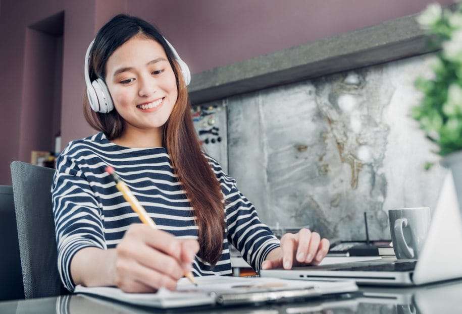Cara Untuk Menguasai Kemampuan Mendengarkan Dalam Bahasa Inggris